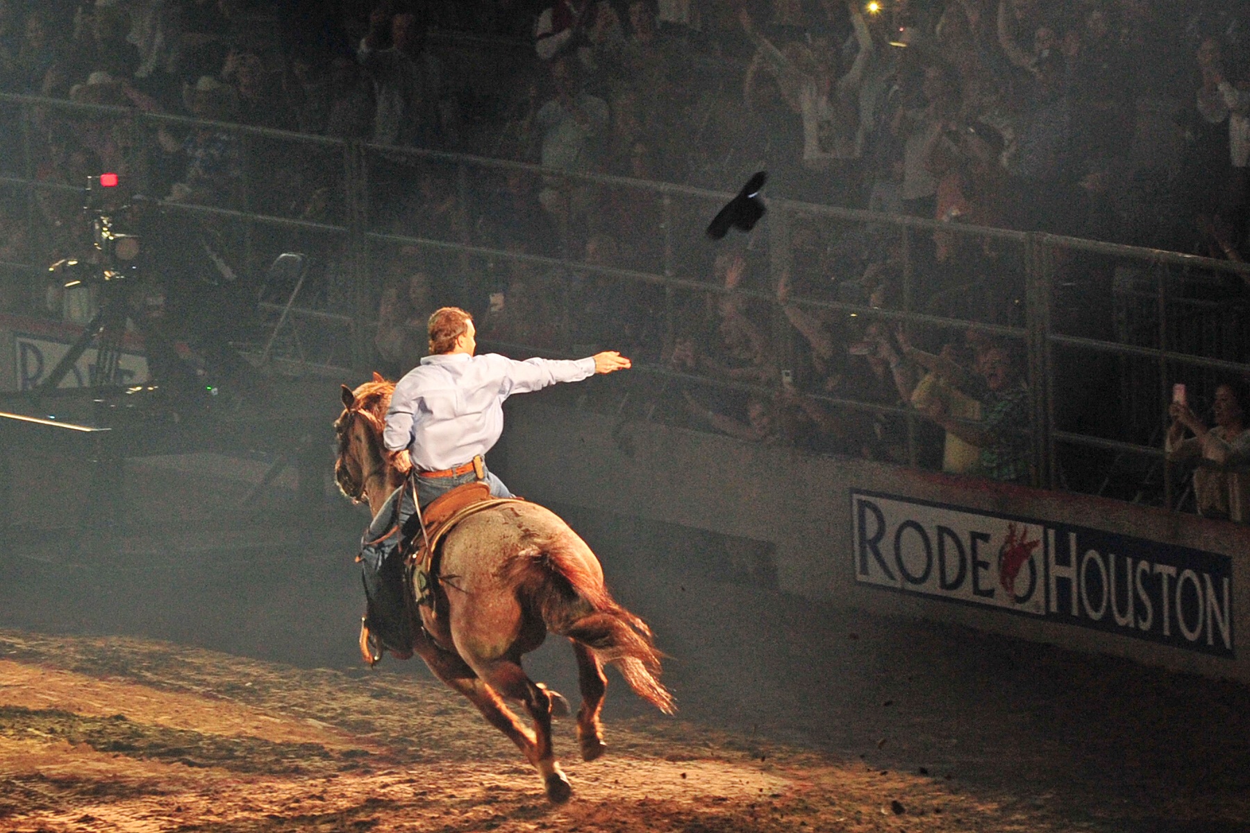 Cody Johnson pays homage to King George by leaving his Houston Rodeo ...