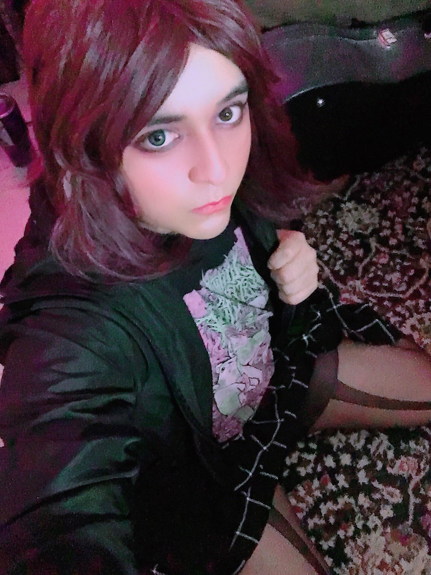 Come down here with me scrolller
