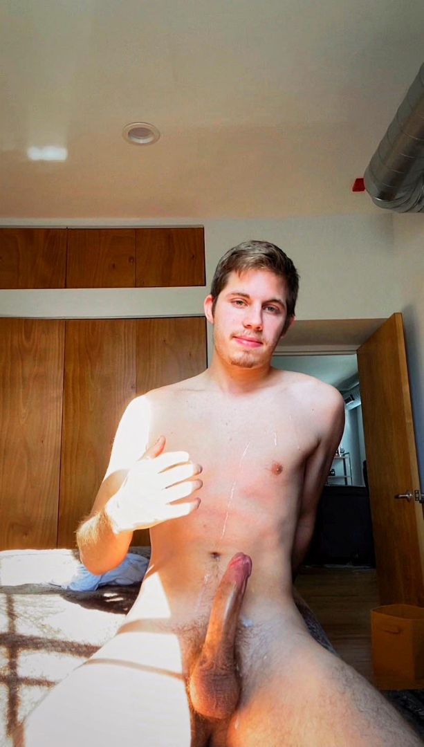 19 year old college athlete showing off for you. Check out my onlyfans for daily pics/vids. Subscribe for just $9.99 a month! ⬇️ THE LINK IS IN THE COMMENTS ⬇️