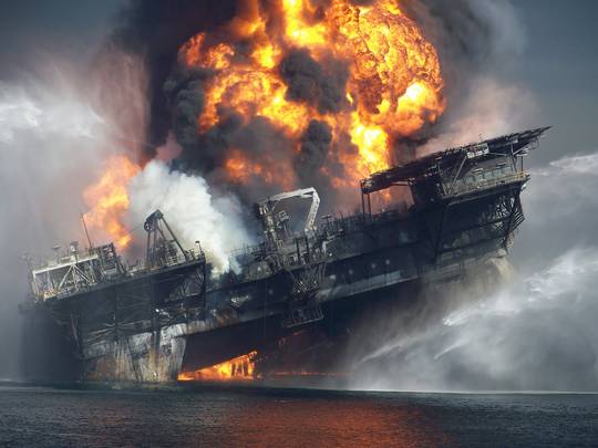 Deepwater Horizon rig sinking. [1024×768] (x-post from /r/pic)