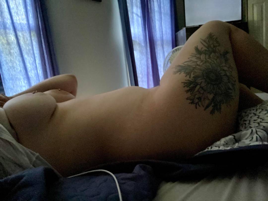 Do you like a girl with curves, tats, and nipple piercings? 👀