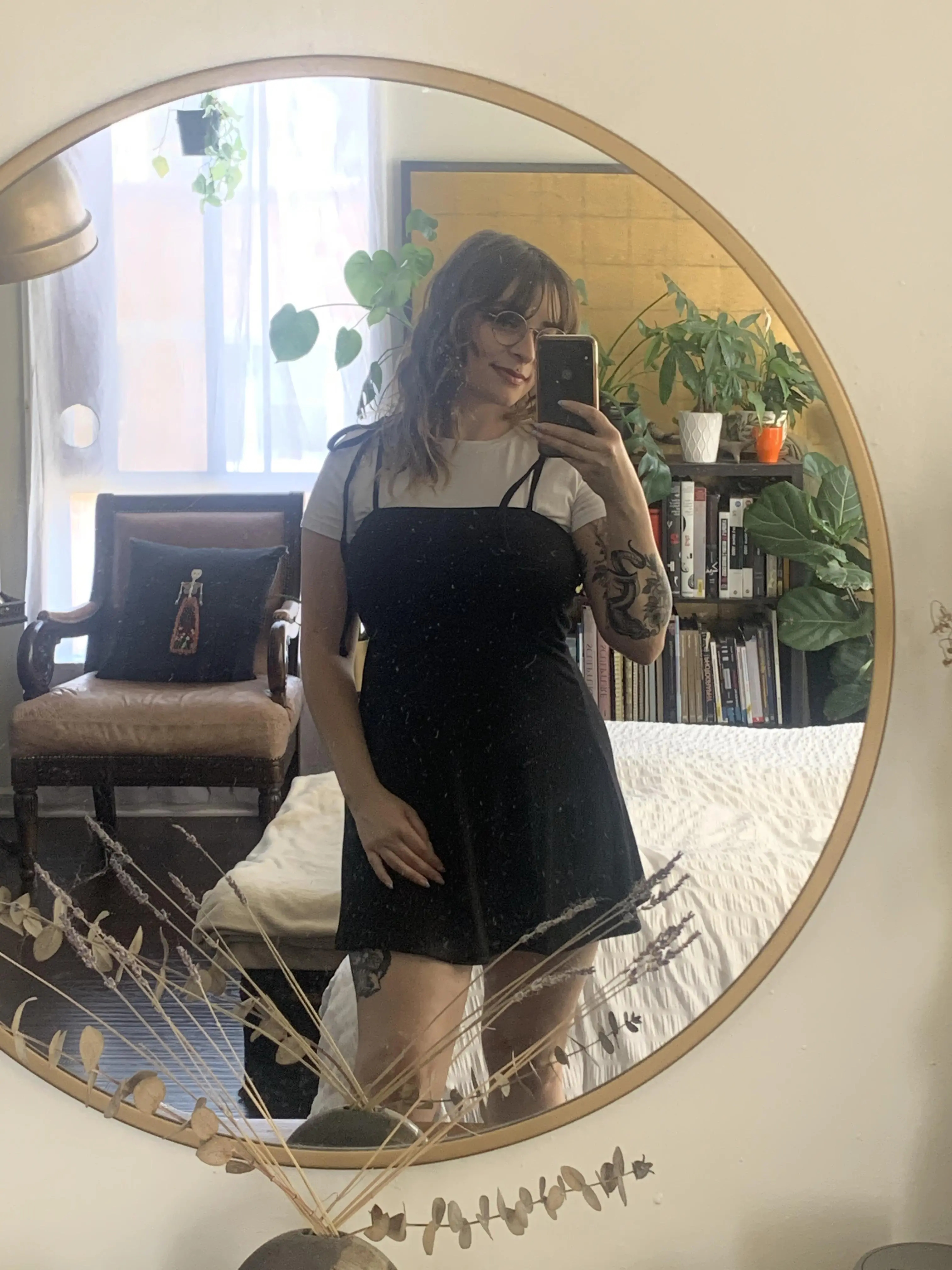 Do you like my outfit? [f] | Scrolller