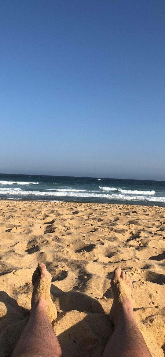 Does being at the beach give anyone else an overwhelming sense of calm? I can’t help but love it. The sun, the sand and the surf is a perfect combo 🤙