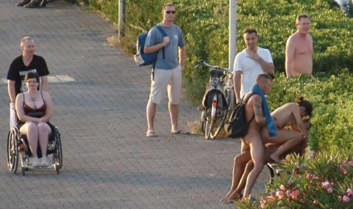 Double penetration in public