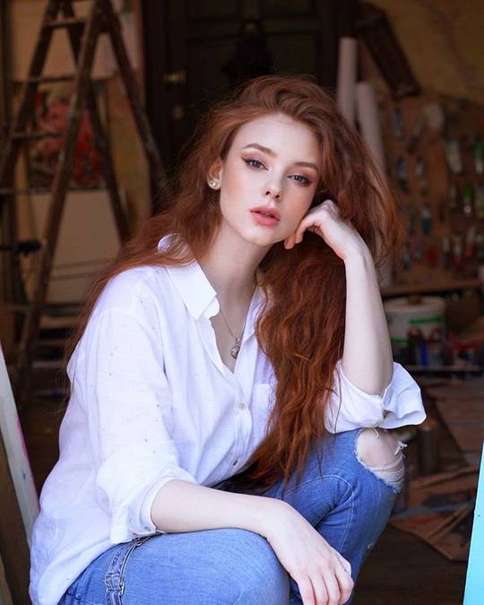 Drop-dead gorgeous Aleksandra Girskaya