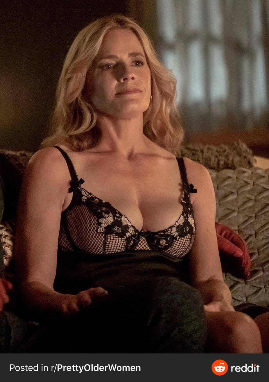 Elizabeth shue 56 Scrolller