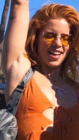 Emily Bett Rickards | Scrolller
