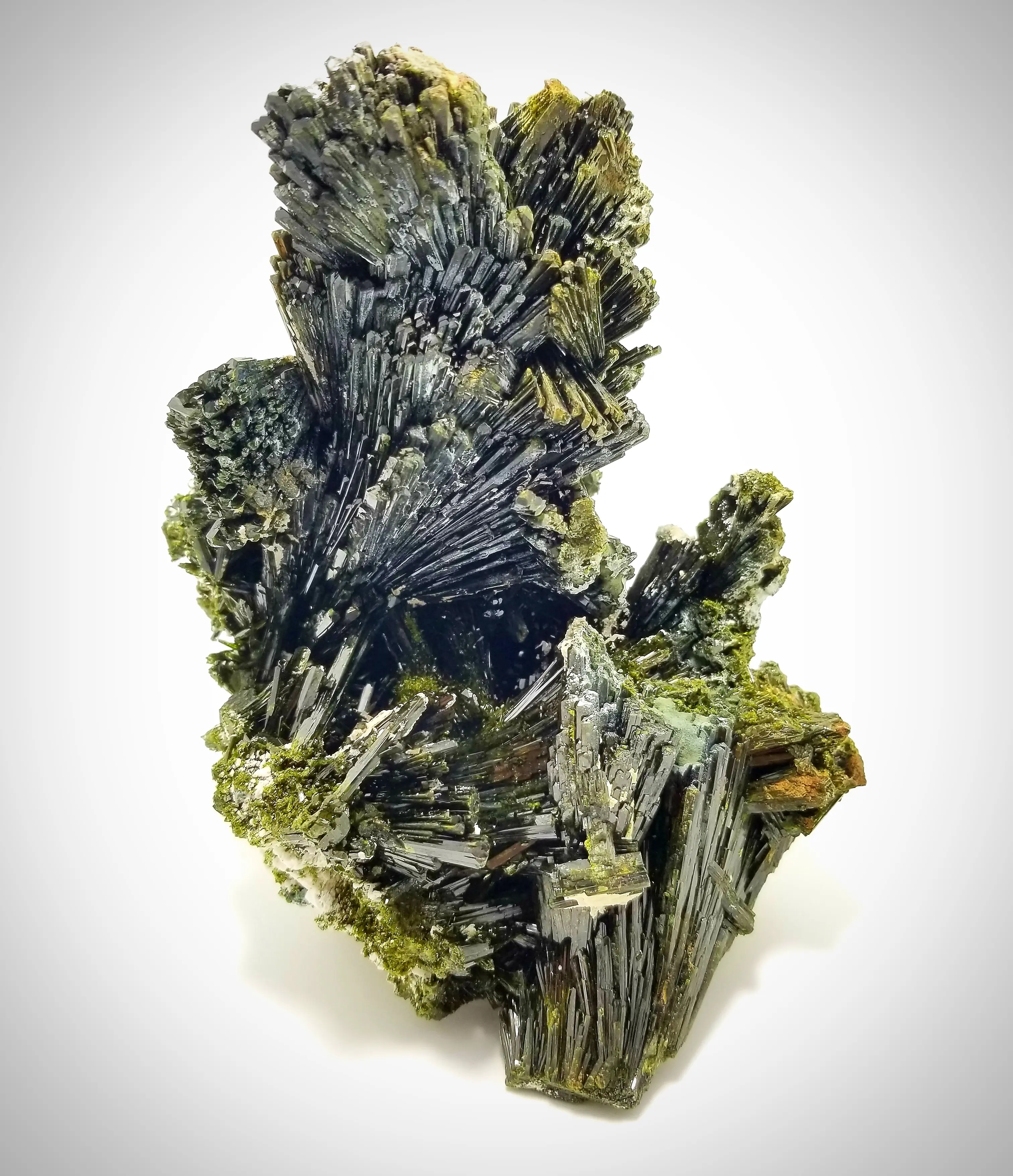 Epidote Skardu, Gilgit, Baltistan, Pakistan. Gorgeous large cabinet ...