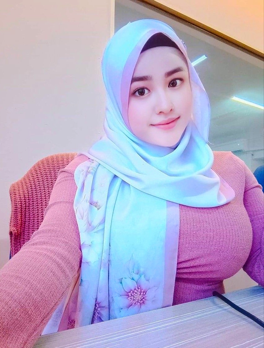 Even for a Hijabi Muslim babe, they just can't be hidden 🤤 | Scrolller