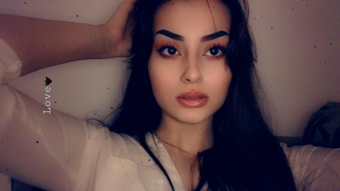 Excuse my awkward arm please