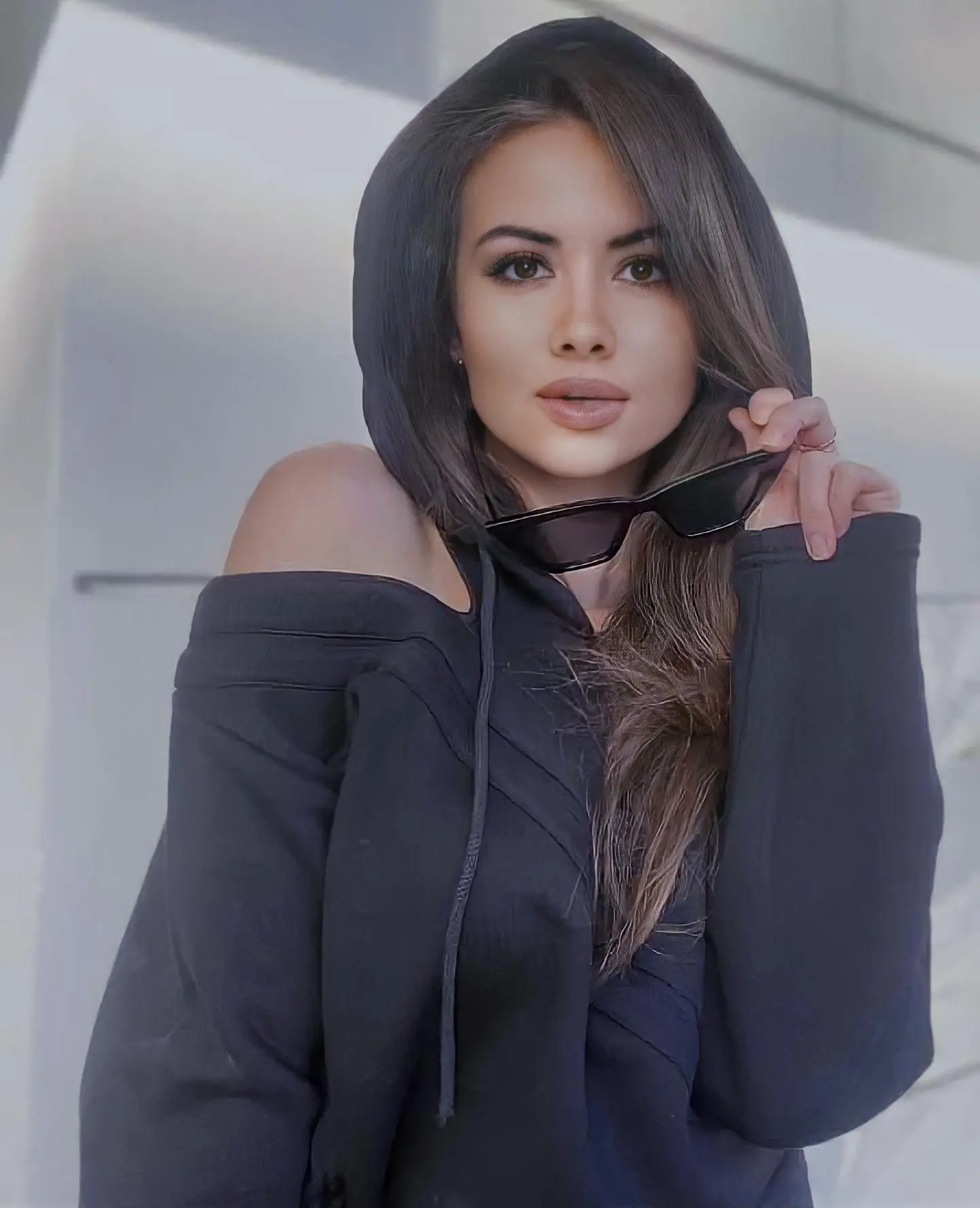 Feeling Mysterious 💋 | Scrolller