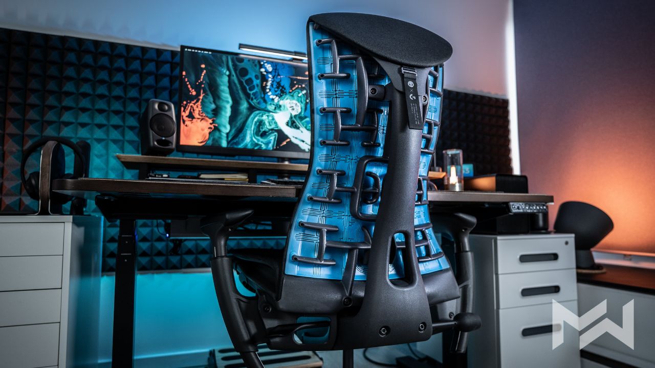 The final piece to complete the "gaming" aesthetic for my setup :)