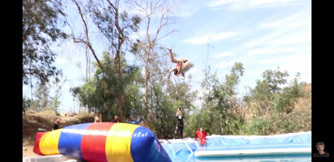 Flashing Ass In jasons newest video