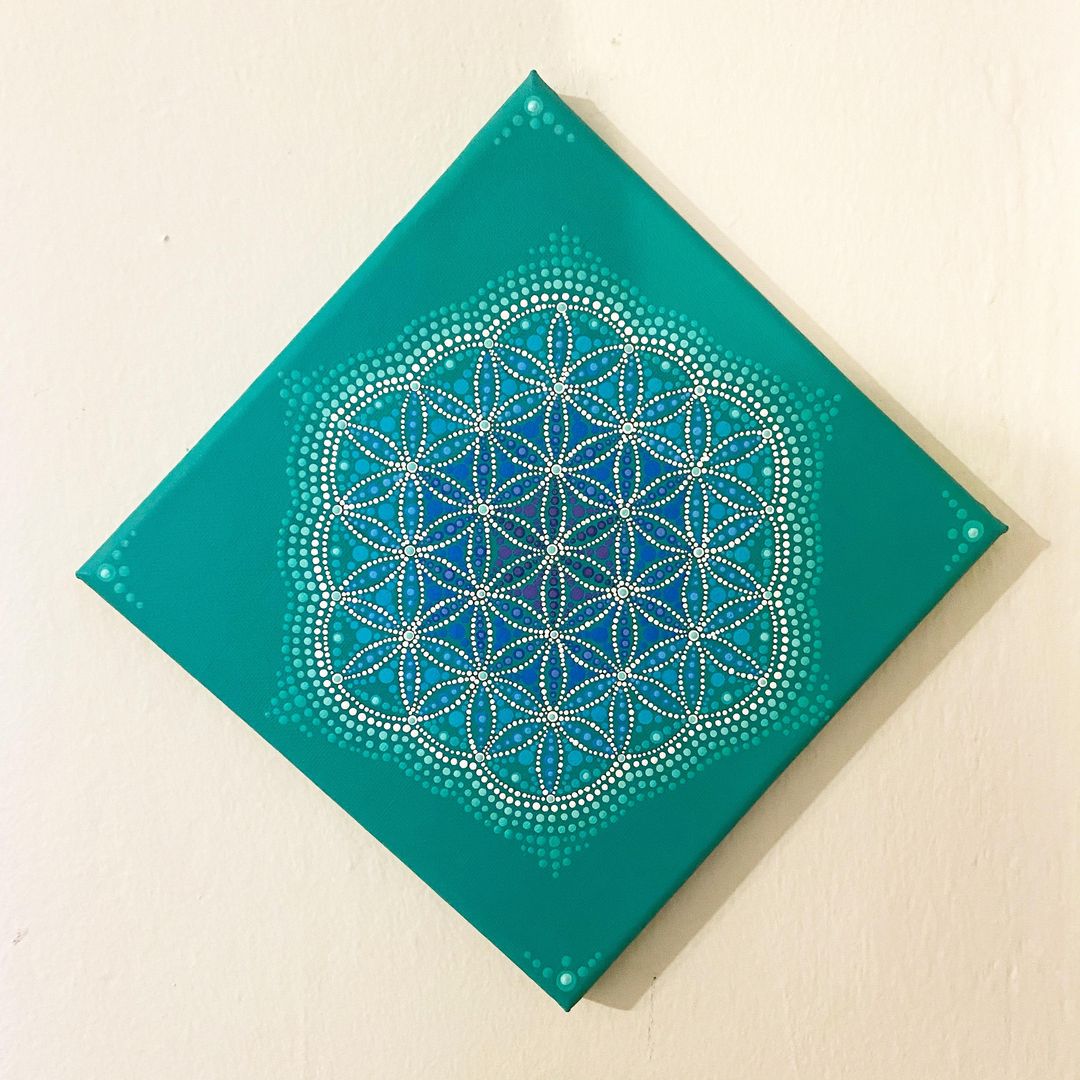 Flower of life design is so time consuming but so satisfying once it’s done.