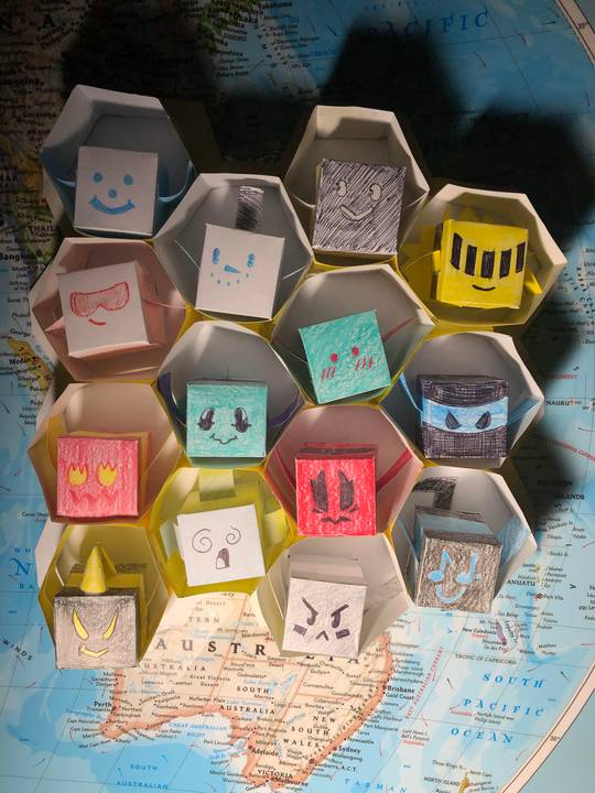 Full Bee Swarm Papercraft 14 Bee Hive!