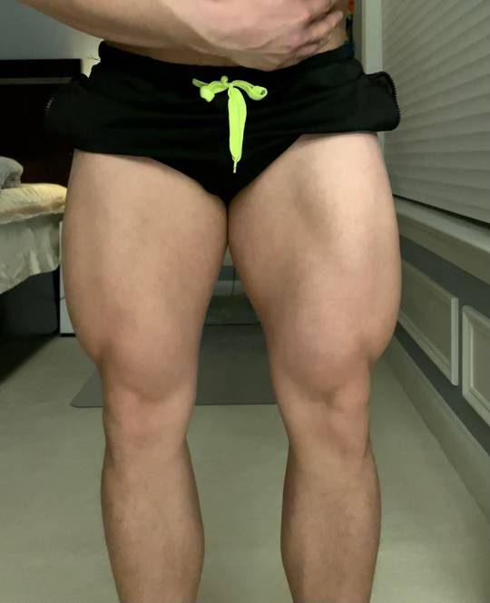 Full flex video in profile with a little side booty action 😜
