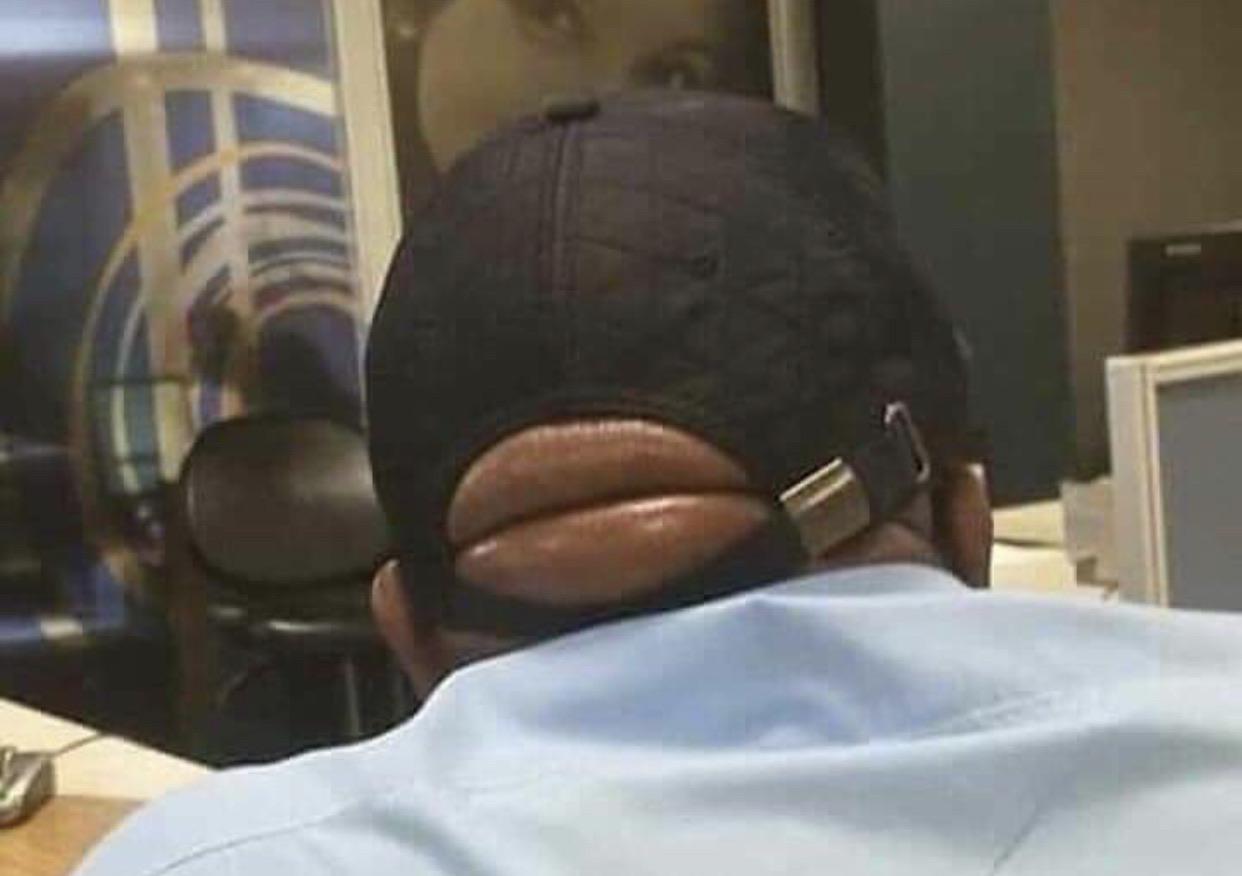 Give Hat lips a kiss