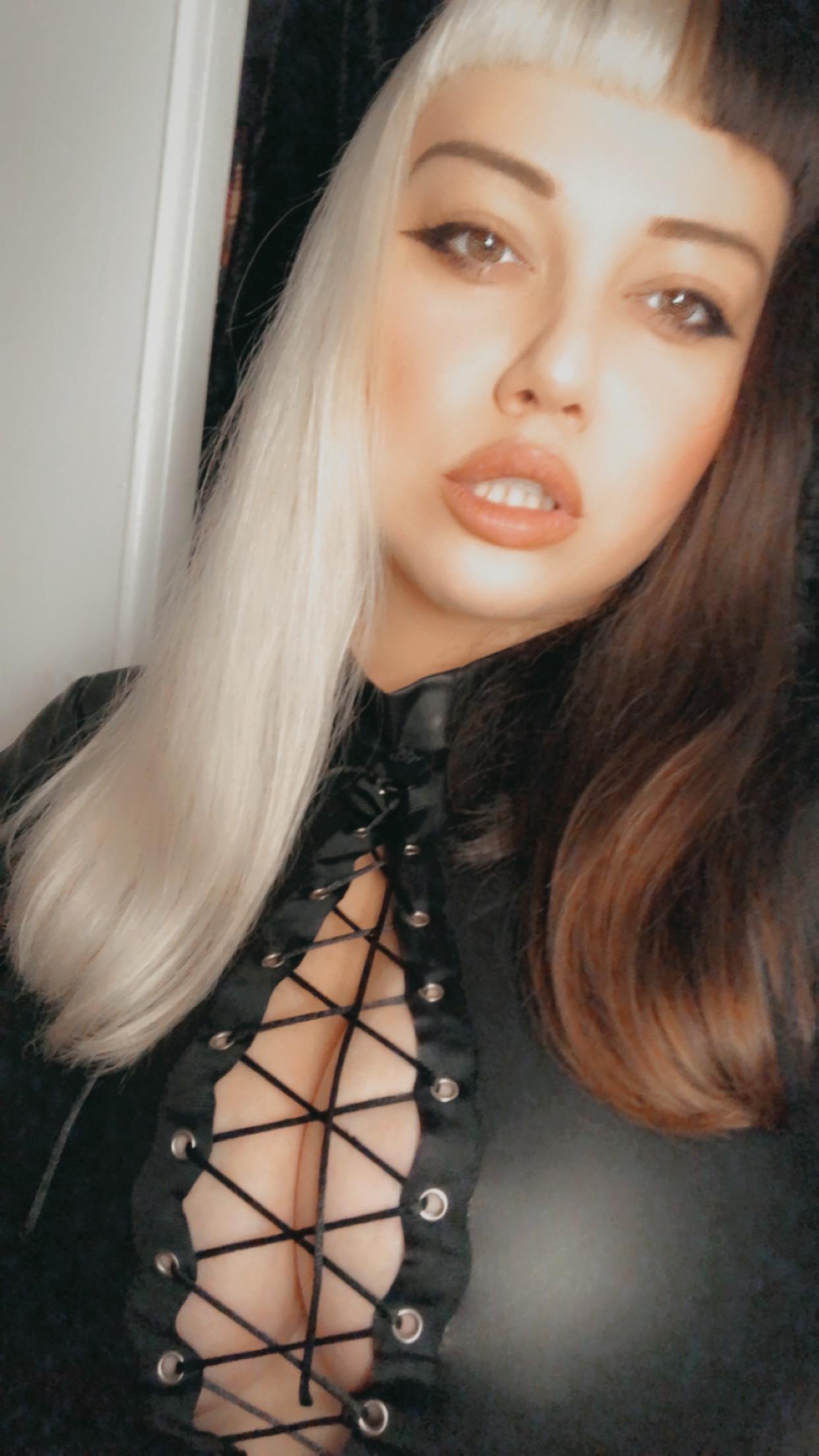 goddess-is-made-to-be-worshipped-make-my-pussy-wet-the-only-way-you