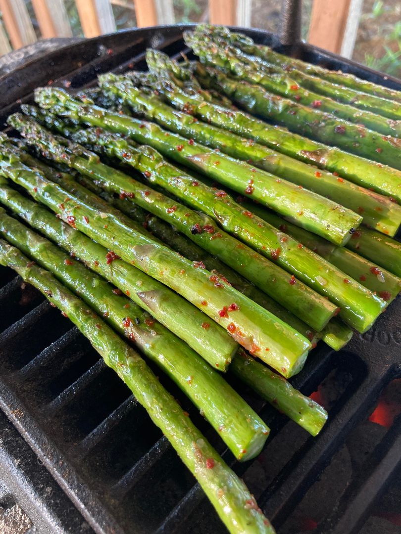 Grill asparagus