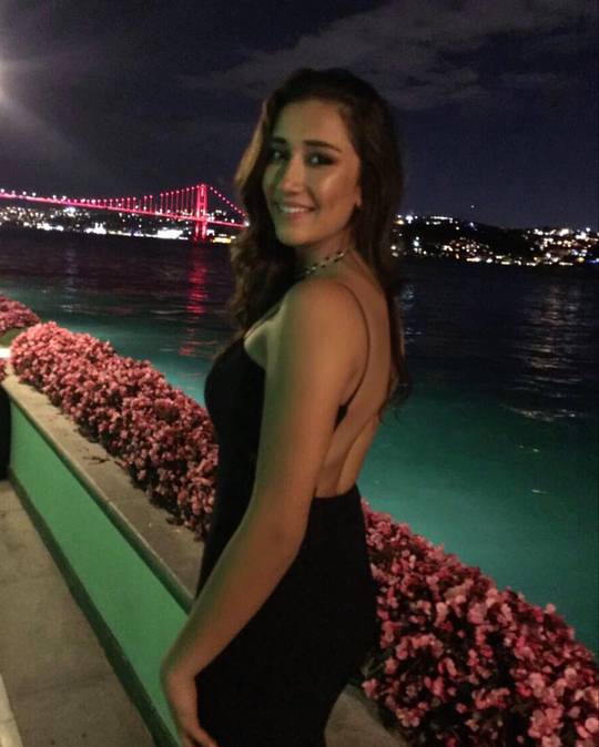 Hande Baladin, Turkish volleyball player