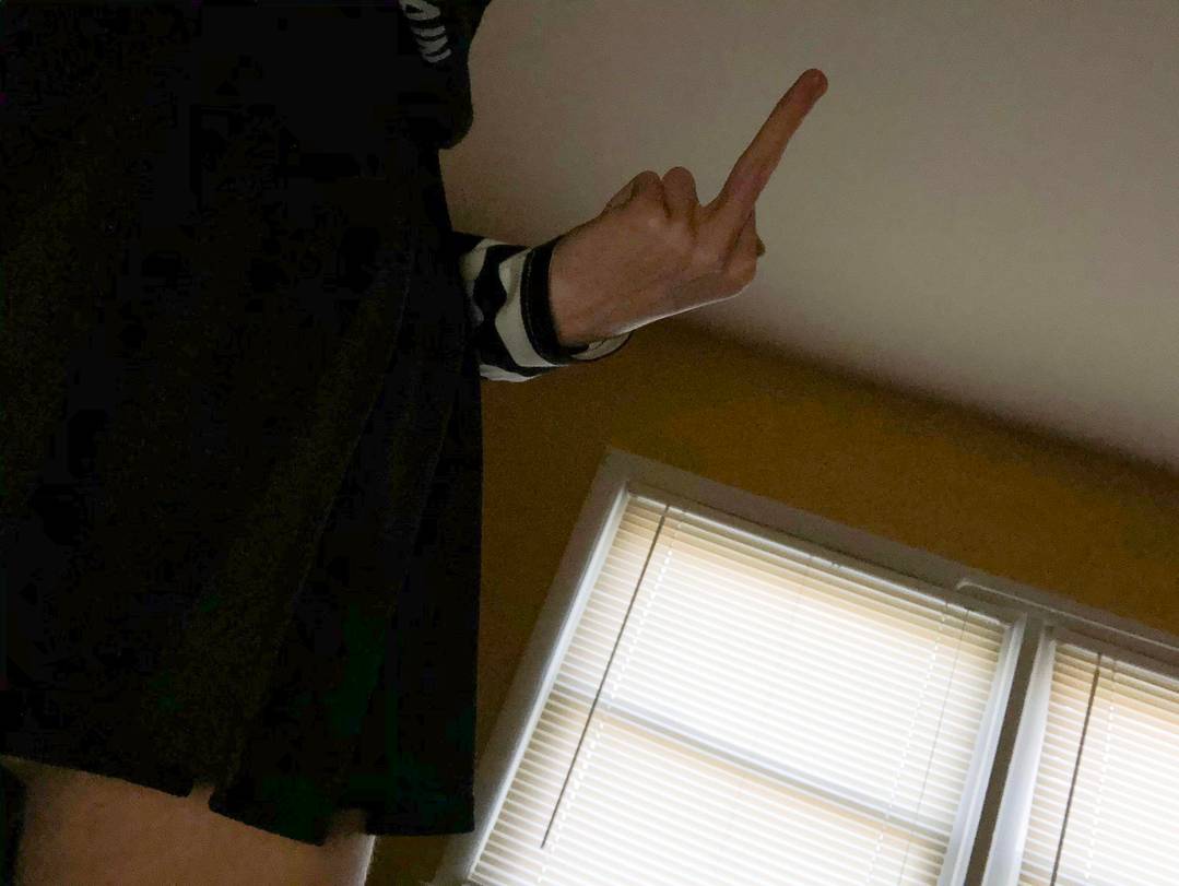 Happy femboy Friday (ignore my long fingers)