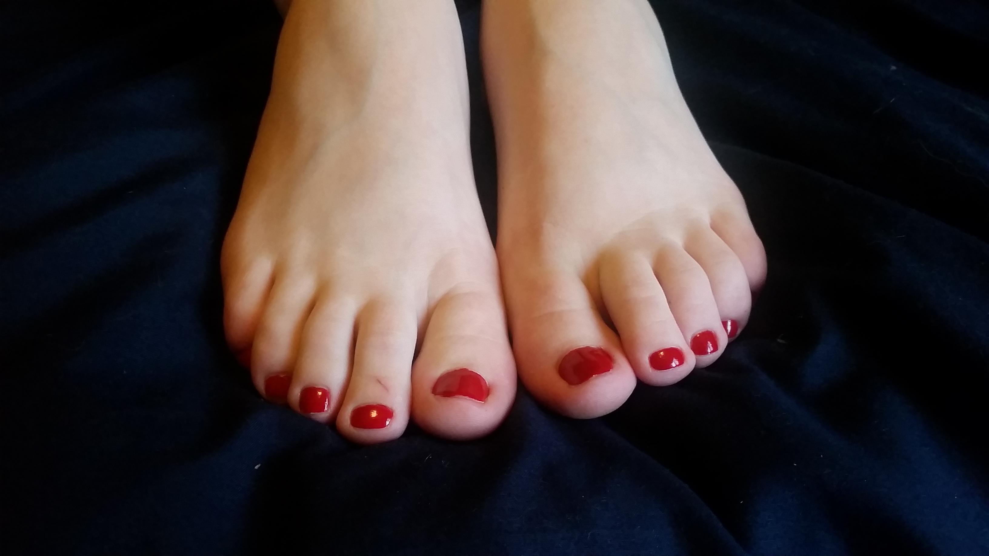The Rapper Weekend Toes Happy weekend, here's my toes | Scrolller