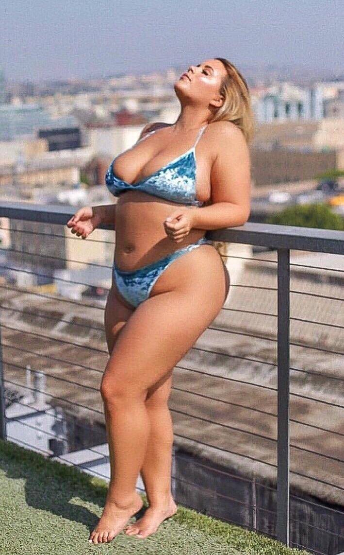 Heavy Hottie | Scrolller