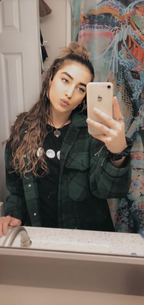 Hellooo! 18 from Sc 🧚🏻‍♀️