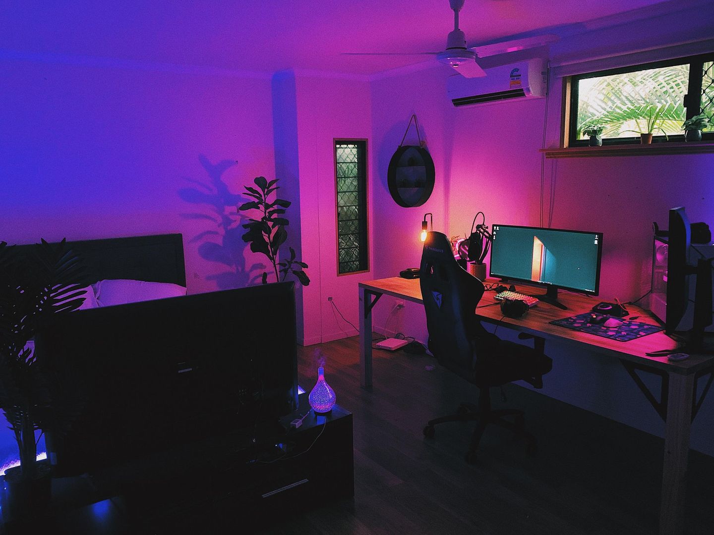 Here is my WIP Battlestation