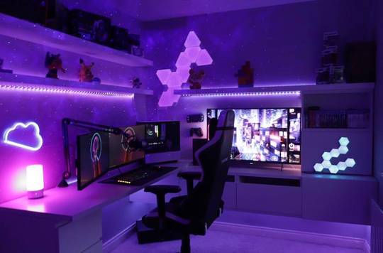 Here’s my setup so far (sorry for the bad quality) Still working on it, only changed to this layout two weeks ago. So I’m still adding more stuff to make it less empty