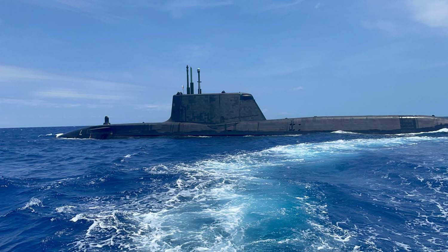 HMS Audacious in the Bahamas Underwater Test Range, putting the new upgraded Spearfish Torpedoes to the test [1500x846]