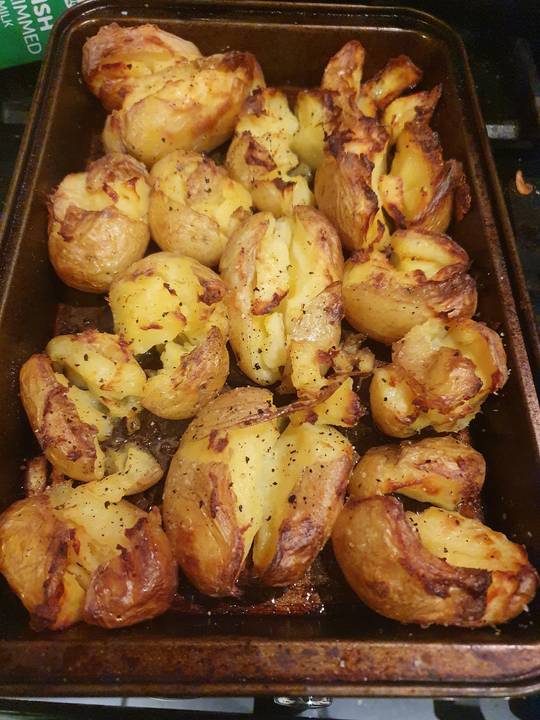 [Homemade] Crushed, roasted new potatoes.