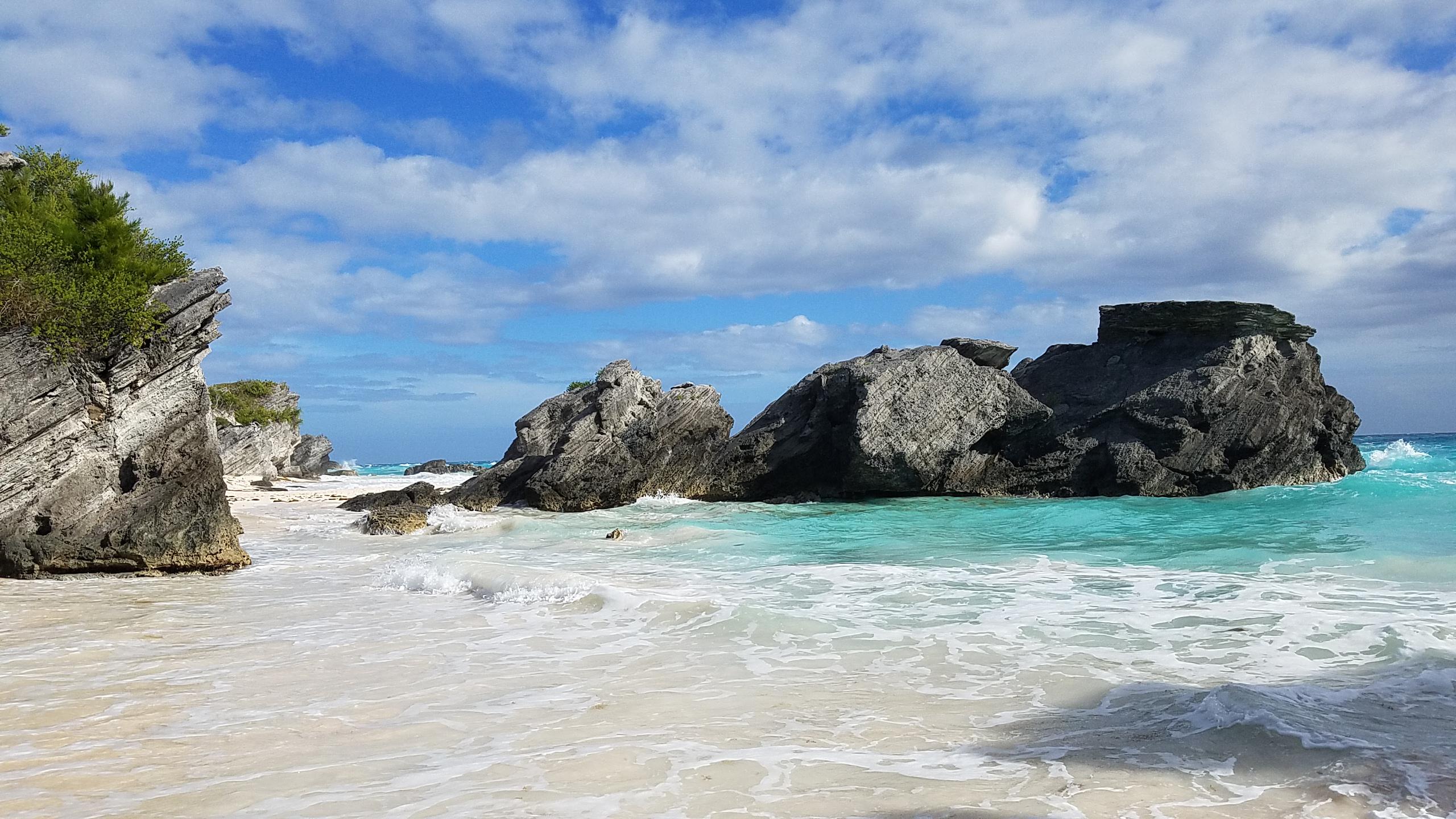 Horseshoe Beach, Bermuda (exploring the pools and rock formations ...