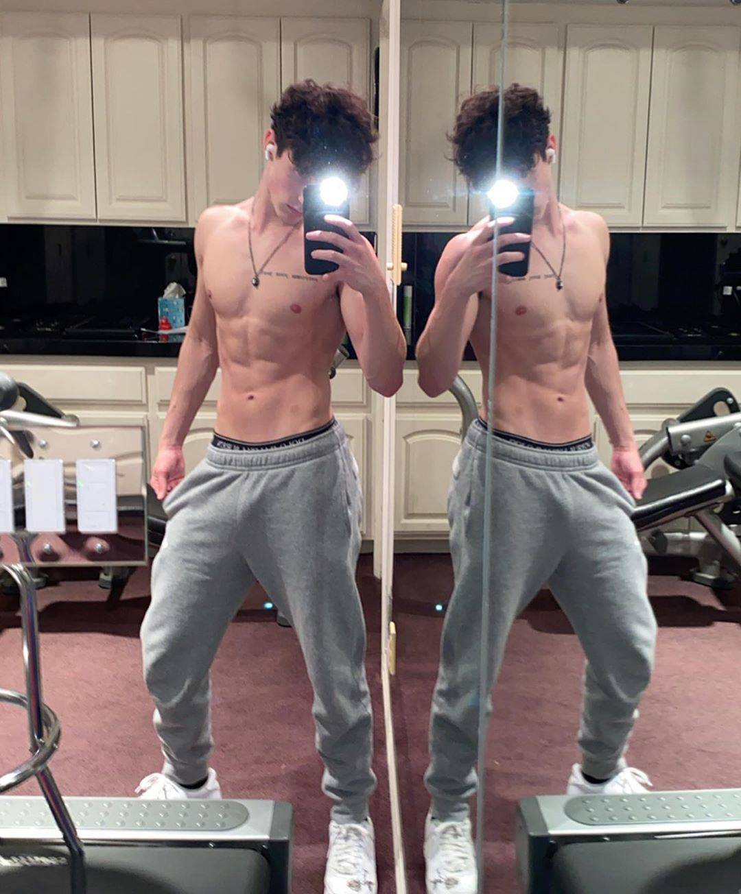 Hunter Rowland (@hunterrowland) [SHIRTLESS] | Scrolller