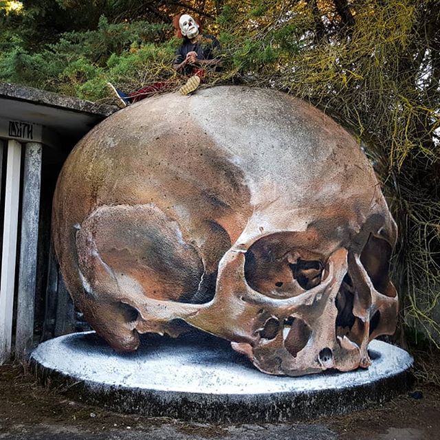 Hyper realistic 3D skull street art