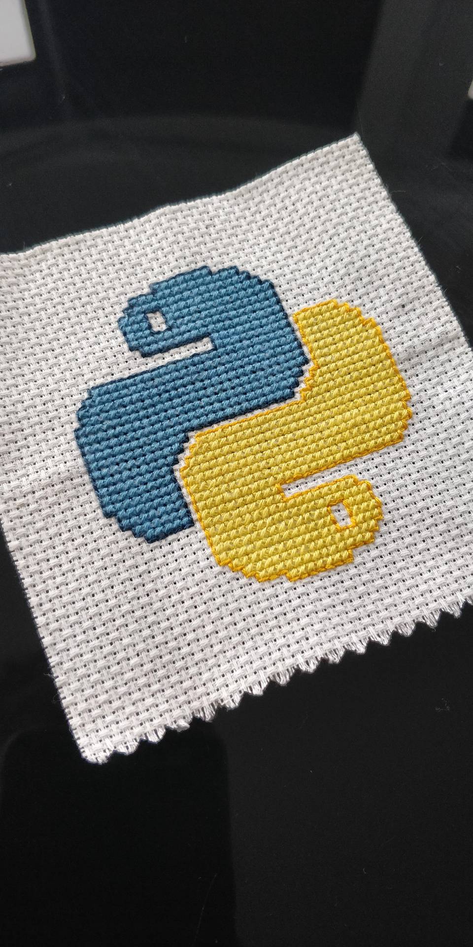 I cross-stitched the Python logo!