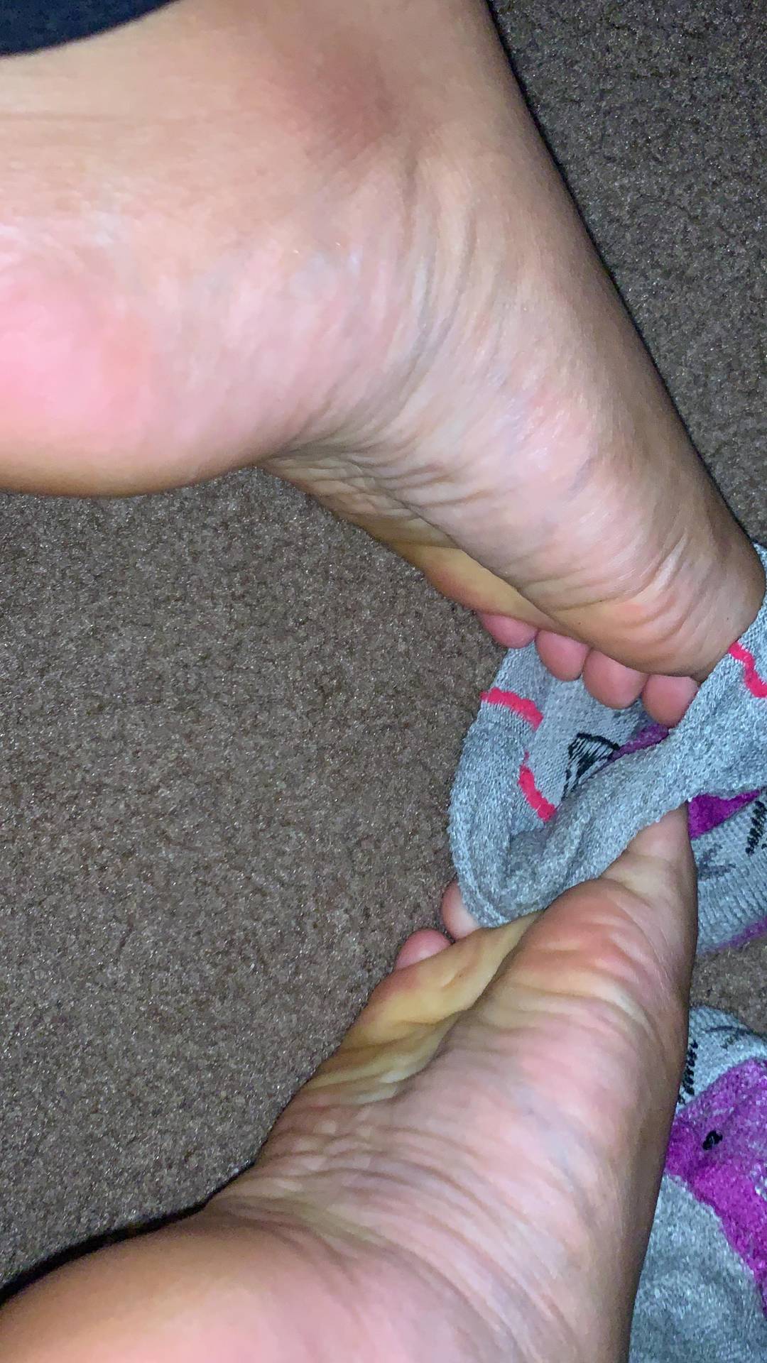 I make my feet take off each other’s sock . My toes remind me of yummy jellybeans 🤤🤤