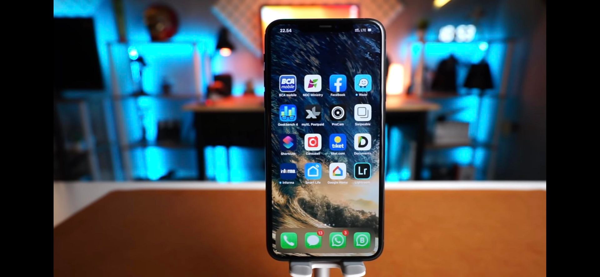 I need help to find this wallpaper!!