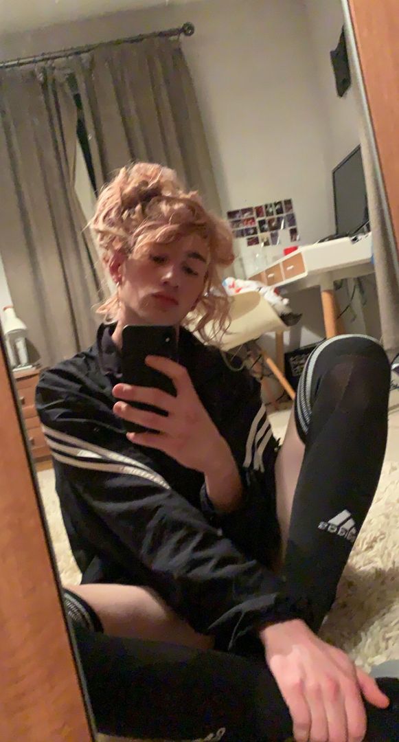 I turn 20 today! No makeup selfie to celebrate x :)