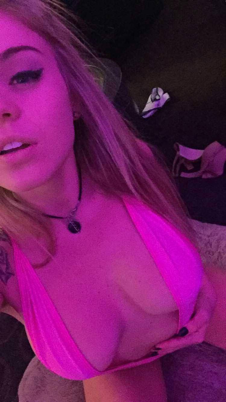 18 [F4M] - im posting sexy daily stories snapchat : ashrinus