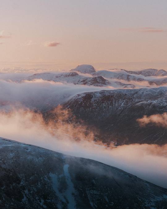 Incredible winter scenes in The Lake District, View of Great Gable, UK [OC] [4022x5027] @pete_ell