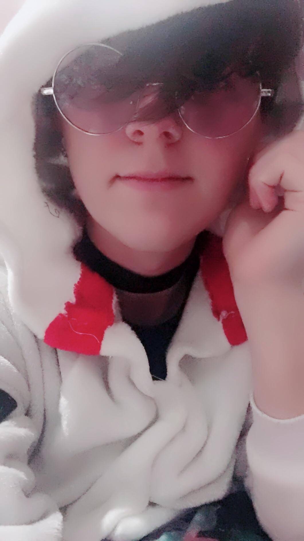 [Insert interesting title here] - Here, have a selfie before I regret it 👀
