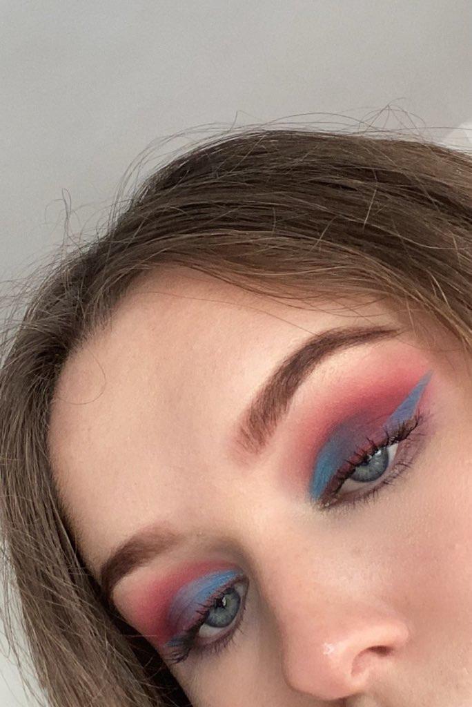 inverted colours - i wish the red eyeshadow on the liner showed more ...