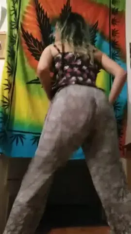 My twerking is really rusty because it’s been a while but I figured I’d post it anyway to motivate me to start dancing again