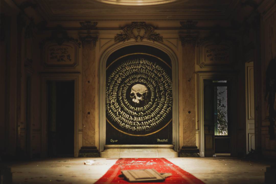 ITAP a picture of an abandoned mansion