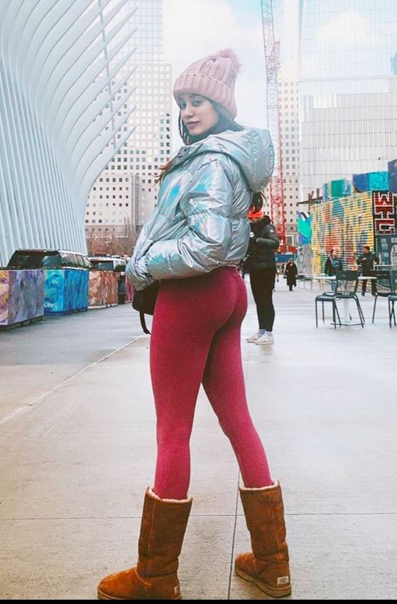 Janvi Kapoor's ass.