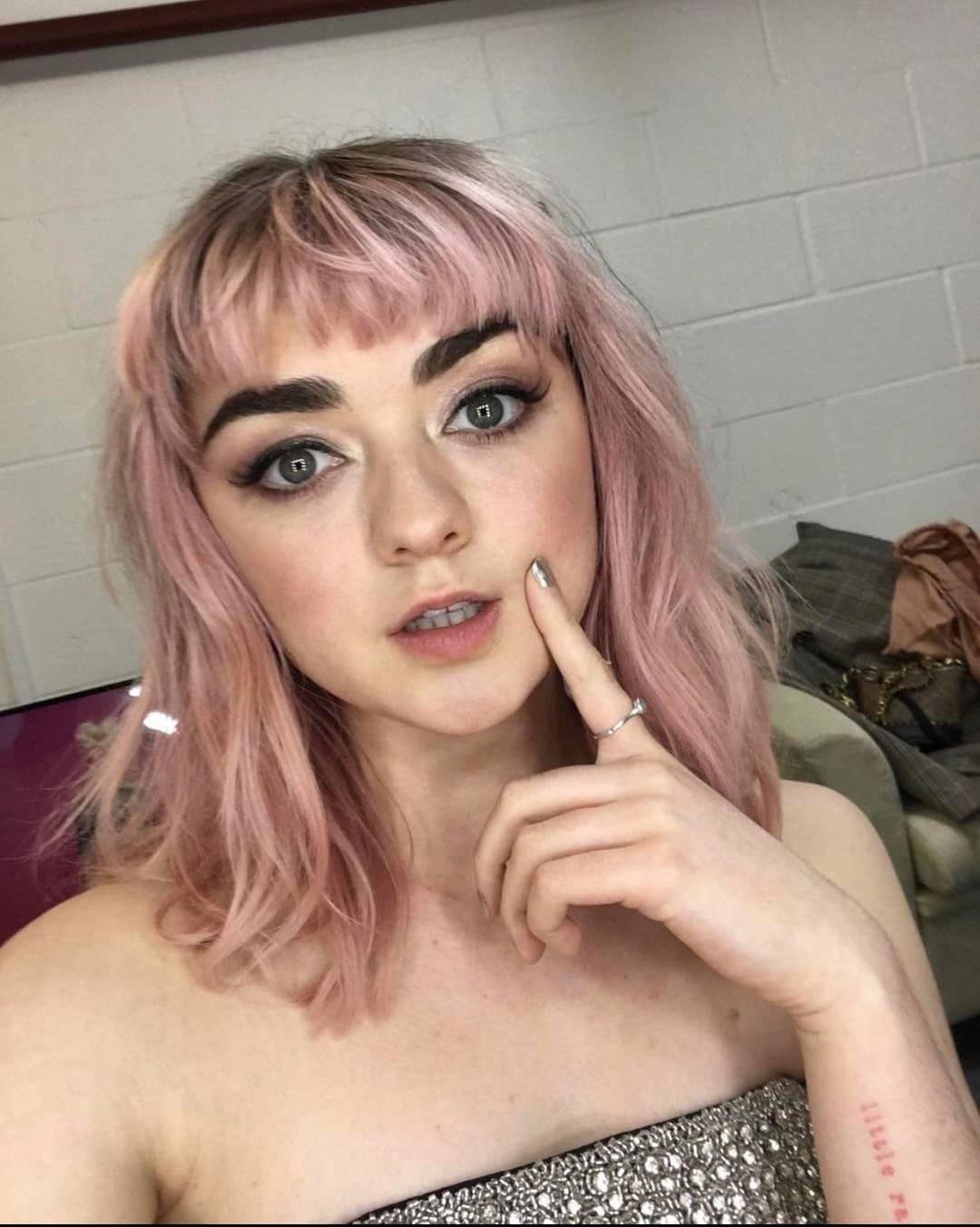 Jerk off fun with maisie