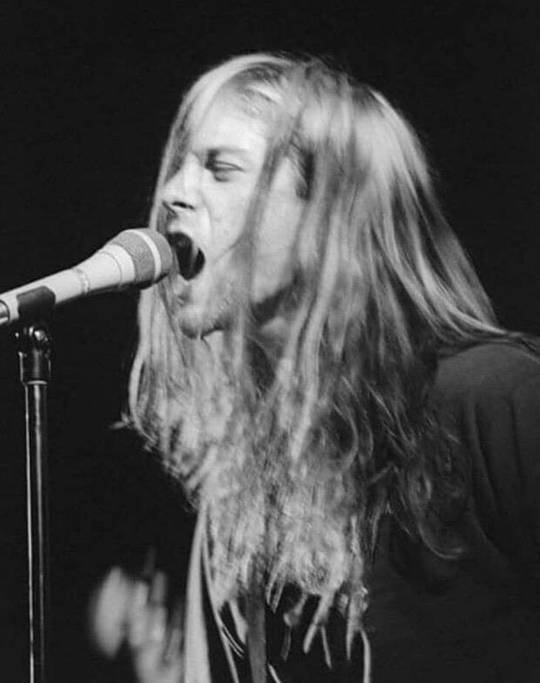 kurt with his long hair