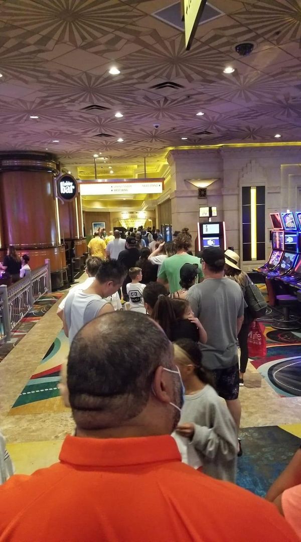Las Vegas hotel elevator line
