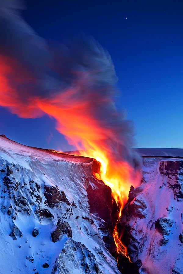 Lava Falls, by Snorri Gunnarsson (Rangarvallasysla, Iceland) [600x900] (xpost from r/lava)